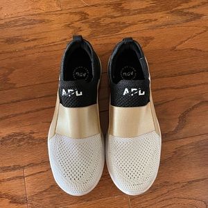 APL Techloom Bliss size 7.5 metallic black/champagne/metallic pearl- barely worn